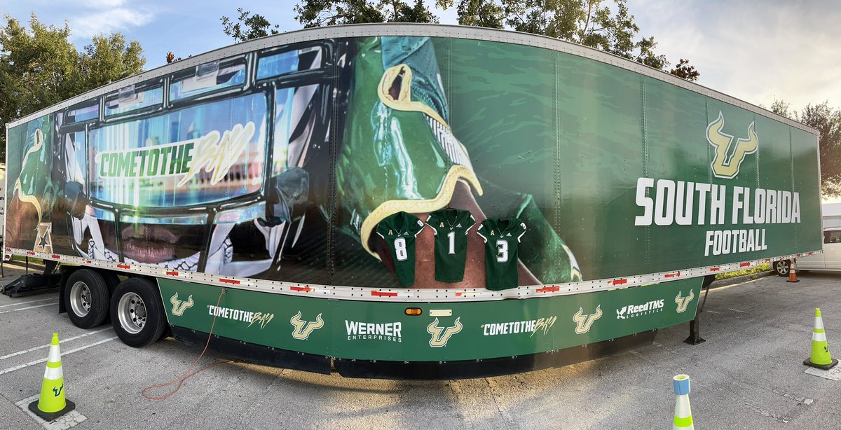 🤘 #HornsUp #813Day #ComeToTheBay #StayInTheBay