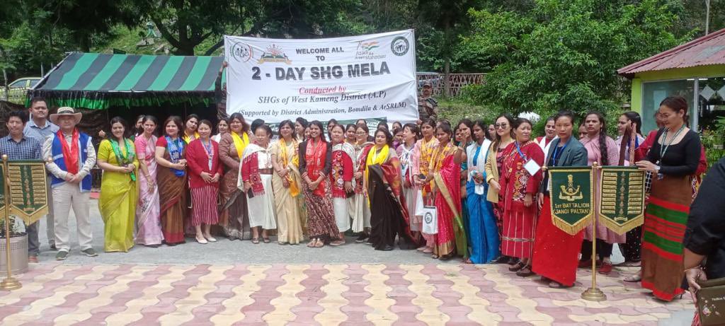 DBomdila's tweet photo. 2-day Self Help Groups mela concluded today at #Tengahut . The event was organised by #ArSLM in collaboration with @OfficialAwwa &amp; District Administration, Bomdila. Showcasing local talent,innovative products &amp; community spirit. #Empowerment #Entrepreneurship 
@adgpi @PIB_India https://t.co/hEtVn9rJ1C