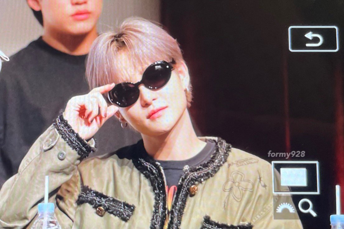 formy928's tweet photo. 230813 팬싸인회
멋쨍이😎👍🏻

#트레저 #TREASURE  #지훈 #JIHOON https://t.co/MPtc3JLOch