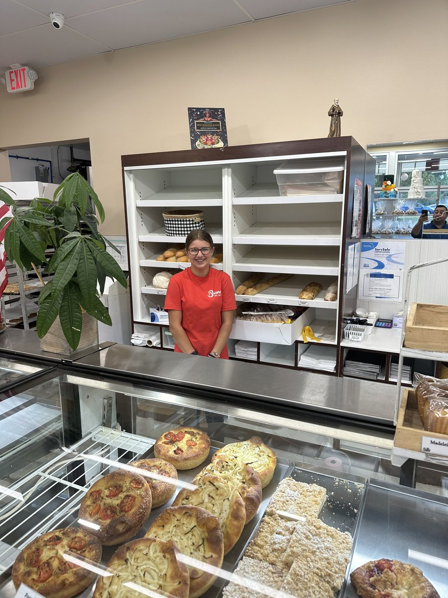 5starcafeFHS's tweet image. Today’s Culinary Internship Feature: Amelia L. an upcoming junior in the Culinary Program, is working at Brunos Bakery in Freehold. Cash handling, customer service, and hard work ethic are her attributes. Amelia can also be seen scooping fresh Gelato! Great job! #WBL #FRHSD