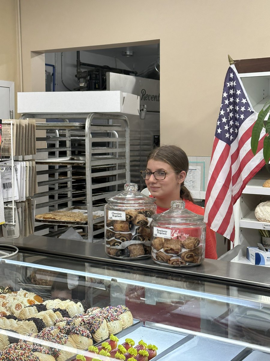 5starcafeFHS's tweet image. Today’s Culinary Internship Feature: Amelia L. an upcoming junior in the Culinary Program, is working at Brunos Bakery in Freehold. Cash handling, customer service, and hard work ethic are her attributes. Amelia can also be seen scooping fresh Gelato! Great job! #WBL #FRHSD