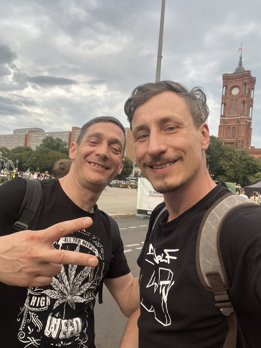 Es war wieder eine sehr sch&ouml;ne #hanfparade und die Stimmung war super 🥰 @hanfparade @hanfmuseum @CSC_HighGround<a href="/tag/hanfparade"class="tags">#hanfparade</a>
