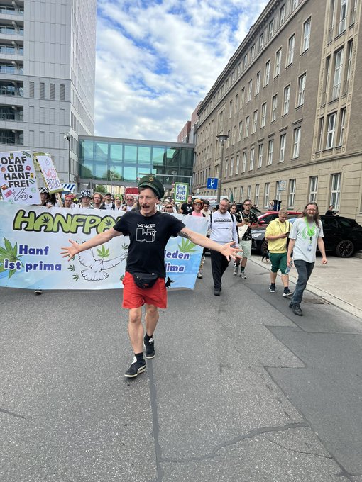 Es war wieder eine sehr sch&ouml;ne #hanfparade und die Stimmung war super 🥰 @hanfparade @hanfmuseum @CSC_HighGround<a href="/tag/hanfparade"class="tags">#hanfparade</a>