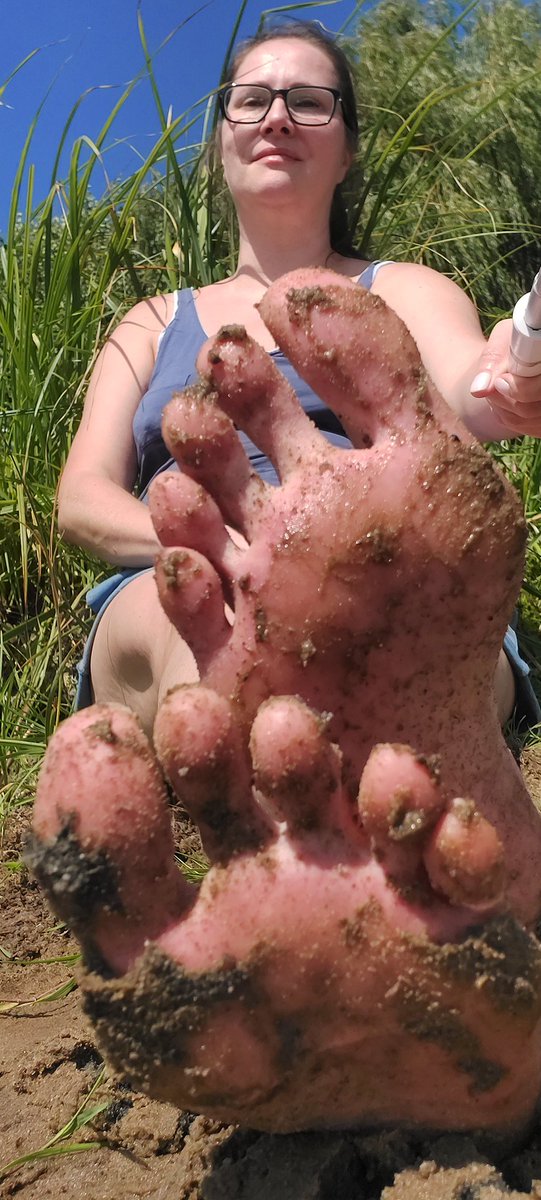 Goddess___Rose's tweet photo. Having a 2 day vacation at the polish river Narew. 
#feetpic https://t.co/f6dywTbxU9