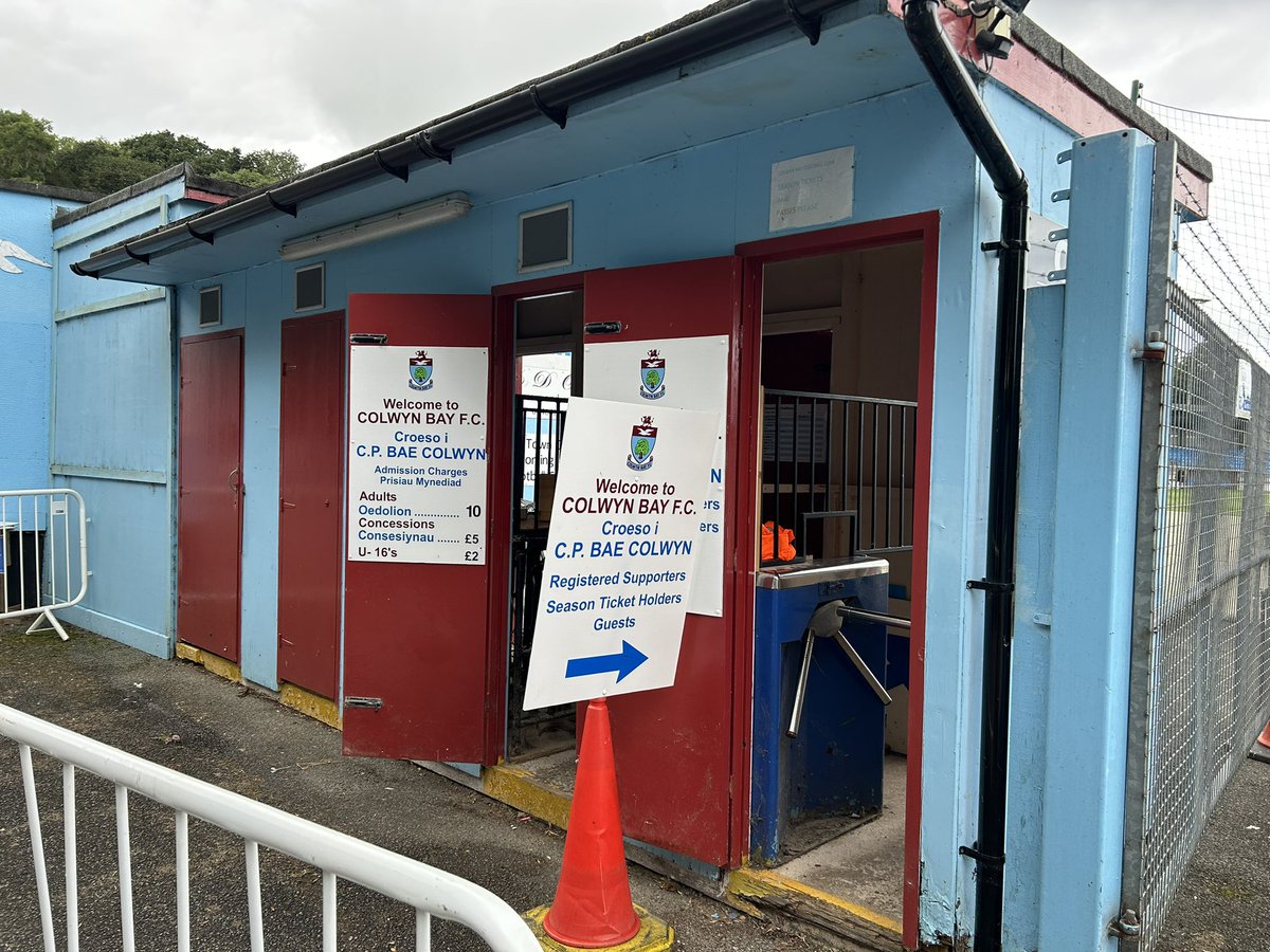 Countdown to kick-off//Cyfri lawr yr oriau