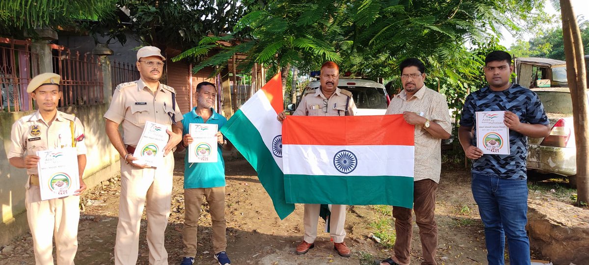 DTO_Hojai's tweet photo. Stickers relating to Meri Maati Mera Desh have been affixed on 250 nos. Vehicles like Bus, truck, Autorickshaw etc. Selfies have been taken and also pictures of pledge taken is given above. Leaflet have been distributed relating to Azadi Ka Amrit Mahotsav and Meri Maati Mera Desh https://t.co/g7UKeXVRp6