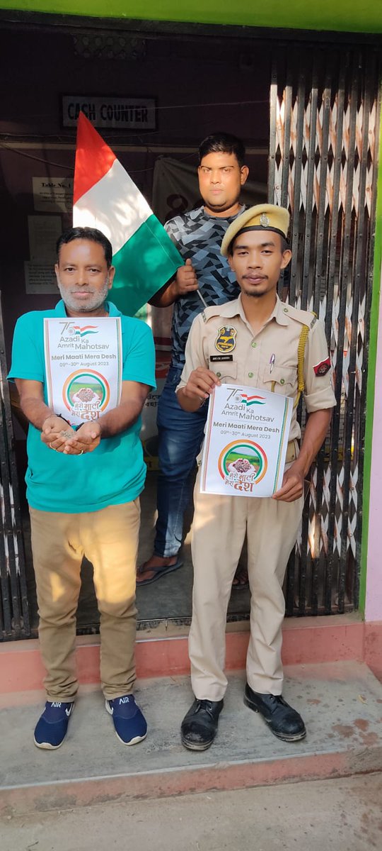 DTO_Hojai's tweet photo. Stickers relating to Meri Maati Mera Desh have been affixed on 250 nos. Vehicles like Bus, truck, Autorickshaw etc. Selfies have been taken and also pictures of pledge taken is given above. Leaflet have been distributed relating to Azadi Ka Amrit Mahotsav and Meri Maati Mera Desh https://t.co/g7UKeXVRp6