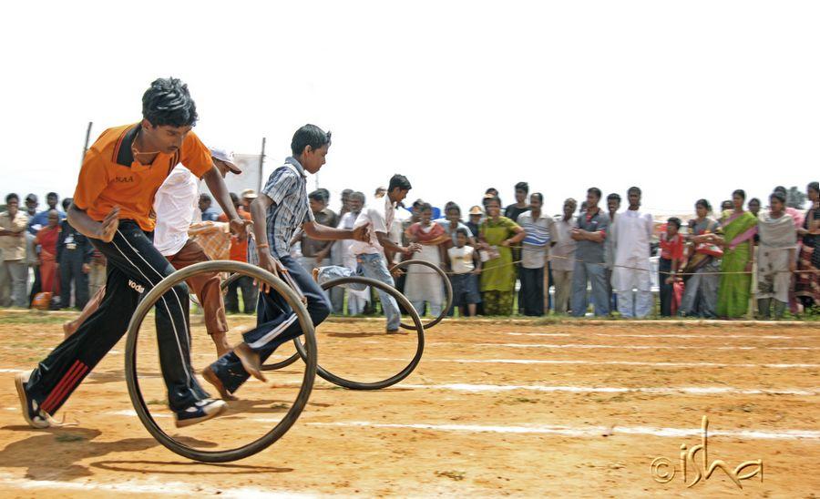 Rohitdutt3's tweet photo. Ignite the flame of unity and playfulness! 🔥 Join the vibrant celebration of #IshaGramotsavam, where sports bring villages together, painting a canvas of camaraderie and vitality. 🎨 @SadhguruJV
@ishafoundation https://t.co/uGycuaJrLV