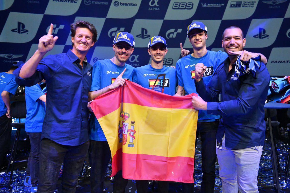 Felices y orgullosos de nuestro piloto @GG_PolUrra.

Debut soñado en su primer evento de las GT World Series de <a href="/thegranturismo/">Gran Turismo</a>.

El Dream #TeamSpain de Pol con <a href="/coquelopez14/">Coque López</a> y <a href="/JoseSerrano_16/">Jose Serrano</a> fue imparable.

Nos vemos en Barcelona en Diciembre.

Enhorabuena, campeones.