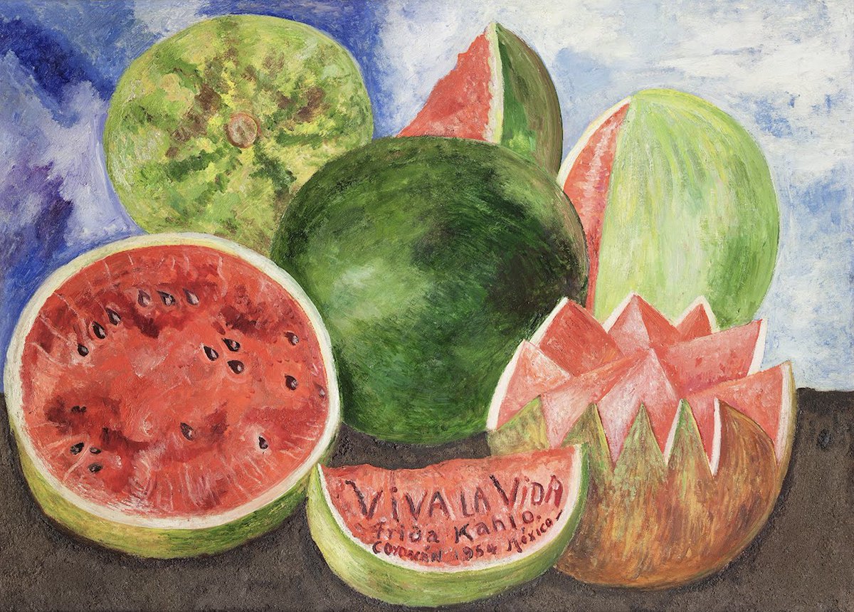 프라다 칼로의 넘치는 매력 중 나를 가장 매료시킨 그림은 마지막 작품, VIVA LA VIDA(인생 만세!)이다.
여러 해석이 가능한 작품이지만 나는, 온전한 형태의 수박도 쪼개짐을 통해 단맛을 볼 수 있다는 것.
온갖 고통 속에서도 빛나는 프리다의 삶에 대한 긍정이 멋지고 아름다웠다.