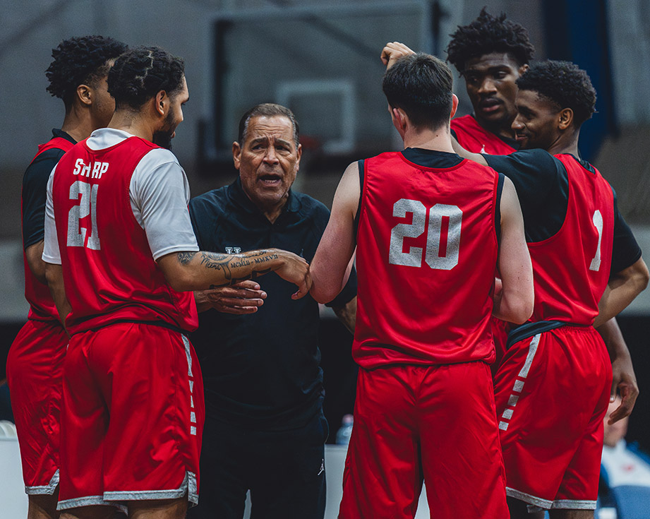 UHCougarMBK's tweet photo. Coogs conclude 🇦🇺 tour with big win over AUSA Select... Finish 3-1 Down Under 🦘🐨
@mylikw13 14 pts | 6 asts | 7 stls
@TArceneaux21 15 pts | 9 rebs
6 stls
#CoogsAbroad
#ForTheCity x #GoCoogs
🔗 – https://t.co/mWzdkGz4BO
📊 – https://t.co/8NpmPMH7EM https://t.co/2KoMWiHVA0