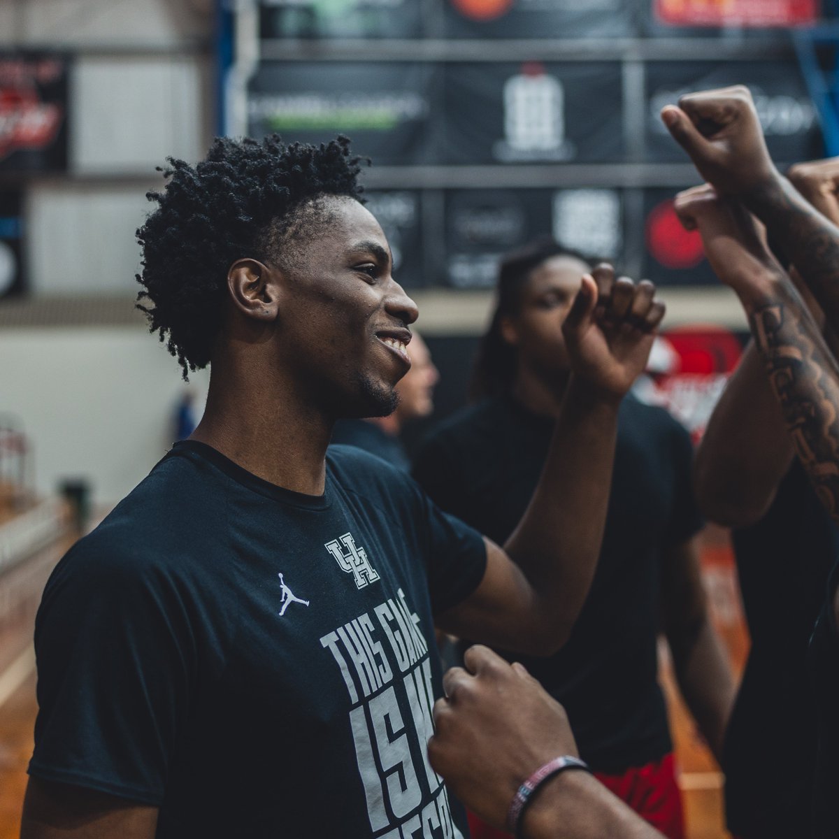 UHCougarMBK's tweet photo. As our 🇦🇺 tour winds down, enjoy our latest photo gallery from Sunday
by @lukebutler0
#CoogsAbroad
#ForTheCity x #GoCoogs
👀📸👀 – https://t.co/FRzTUs9MAu https://t.co/8JBklsvI84