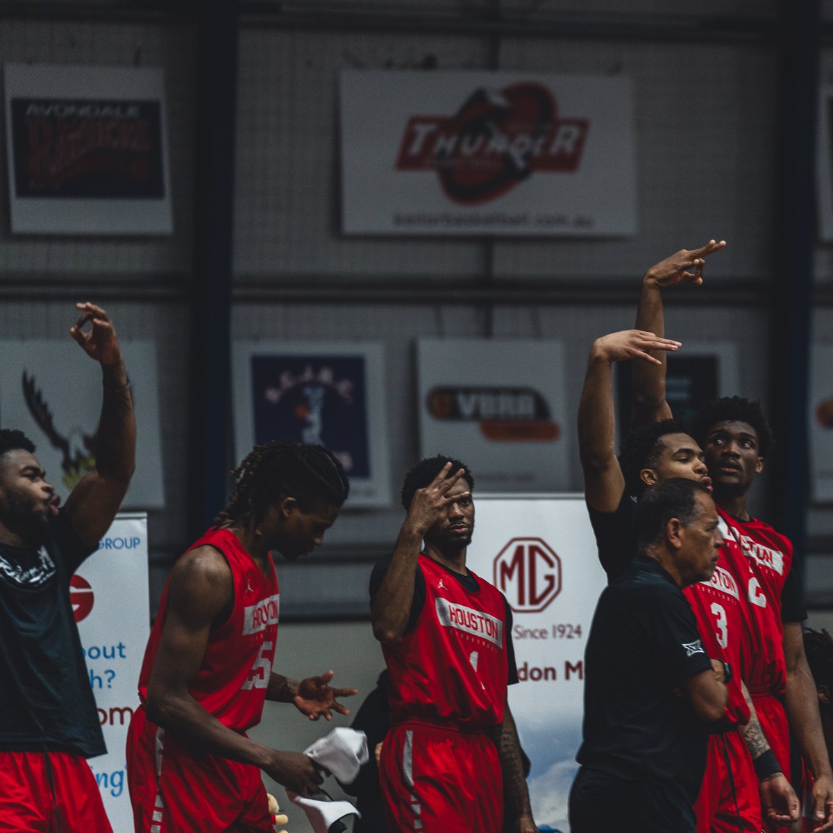 UHCougarMBK's tweet photo. As our 🇦🇺 tour winds down, enjoy our latest photo gallery from Sunday
by @lukebutler0
#CoogsAbroad
#ForTheCity x #GoCoogs
👀📸👀 – https://t.co/FRzTUs9MAu https://t.co/8JBklsvI84