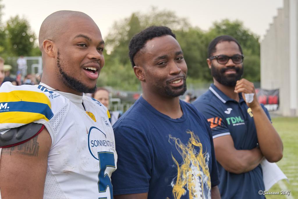 Coachksteward's tweet photo. Big thanks to the Hildesheim Invaders for an amazing coaching experience in Germany! Learned tons and loved every moment. Shoutout to Coach @Coach_MHerford for the guidance and support. The experience was an absolute game-changer, allowing me to level up my coaching skills
#OMOG https://t.co/4m1LagfsPq