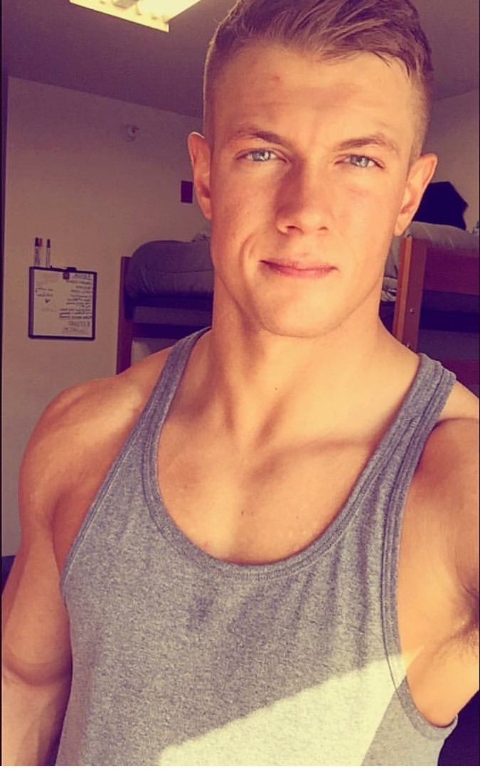ScammMaster's tweet photo. Sunday is for relaxing. 
At least for real men. 
So goon for me boy, and get into my DMs.
I'll milk you dry 🤑

#scam #scammed #cash #cashmaster #findom #loser #wallet #serve #sunday #ATM #goon https://t.co/JdIEtMKAvA