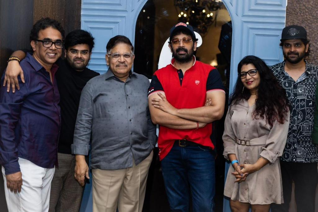 rameshlaus's tweet photo. Celebrating success with a gift of 1 Episode FREE 🚚
Here are some moments from the success party of #DayaaOnHotstar.
Streaming now, only on @DisneyPlusHSTel.
#JDChekravarthy @YoursEesha @nambessan_ramya
@kamalkamaraju @pavansadineni @mayankparakh19
@paruchuri6969 @editorviplav @vivek_kalepu @NambuShalini
@embraceconflict @RakenduMouliV @SVFsocial
@abhishekdagaa