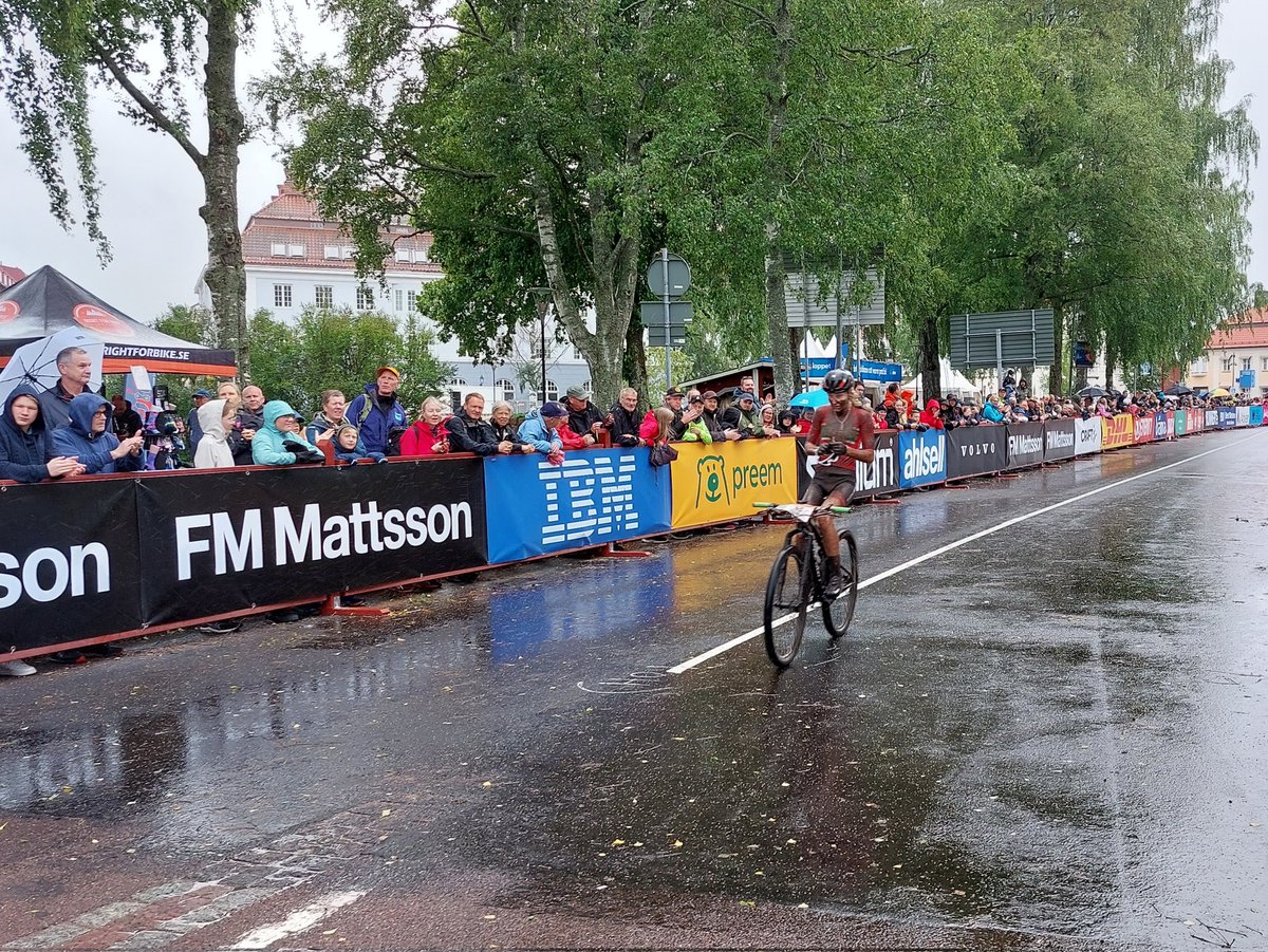 CykelVasan 🇸🇪 - the worlds largest mtb race with almost 6000 riders at start. P16 for <a href="/AlmaJohansson17/">Alma Johansson</a> after a really wet and muddy showdown. Beatiful ride <a href="/AlmaJohansson17/">Alma Johansson</a> 😍