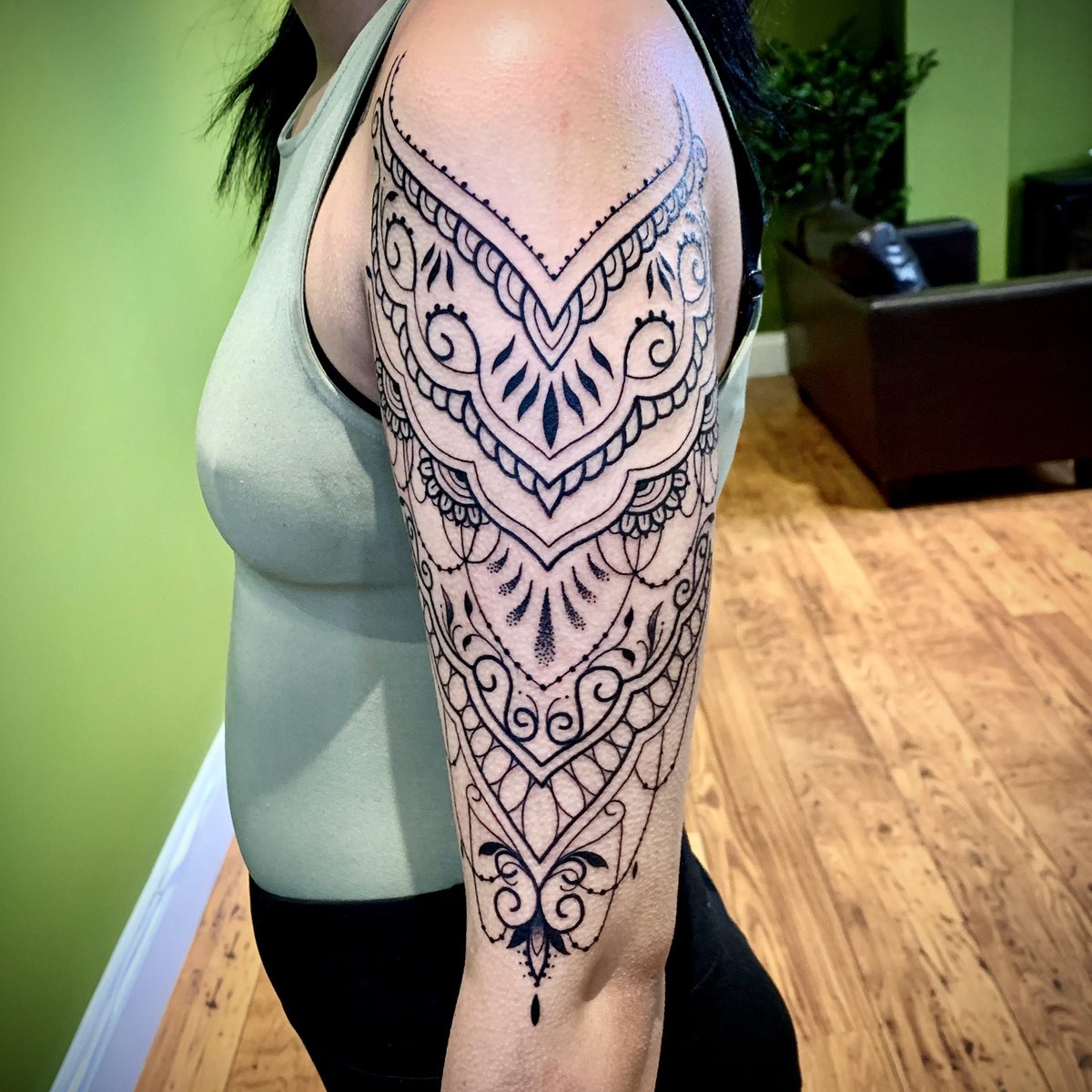 Ornamental/henna style arm for Hansa 🖤
.
#ornamental #ornamentaltattoo #henna #hennatattoo #mehndi #mehnditattoo #hennadesigns #hennadesign #femininetattoo #tattooideasforgirls #customtattoos #dotworktattoo #lineworktattoo #blackworktattoo #armtattoo