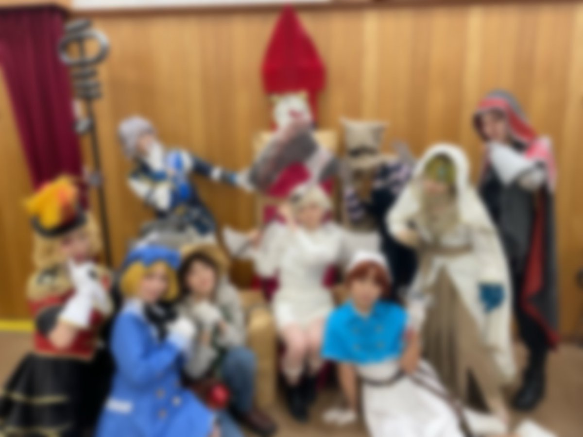 tea_cos_app's tweet photo. たくさん交流もして貰えてハピでした…コミュ障ごめんなさい👉👈
椅子に座って斧まで持たせてもらう贅沢もしたしツーショも沢山だし、何よりステージがみんな凄かった……たのしかった…… https://t.co/72yZGoIx25
