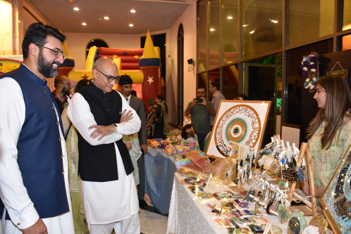 aimenn_nadeem's tweet photo. A glimpse from the colourful event at the Embassy of Pakistan, Riyadh. #Pakistanat76
ﺧﺪﺍ ﮐﺮﮮ ﻧﮧ ﮐﺒﮭﯽ ﺧﻢ ﺳﺮِ ﻭﻗﺎﺭِ ﻭﻃﻦ ﺍﻭﺭ ﺍﺱ ﮐﮯ ﺣﺴﻦ ﮐﻮ ﺗﺸﻮﯾﺶ ﻣﺎﮦ ﻭ ﺳﺎﻝ ﻧﮧ ﮨﻮ https://t.co/fEjWuVE250
