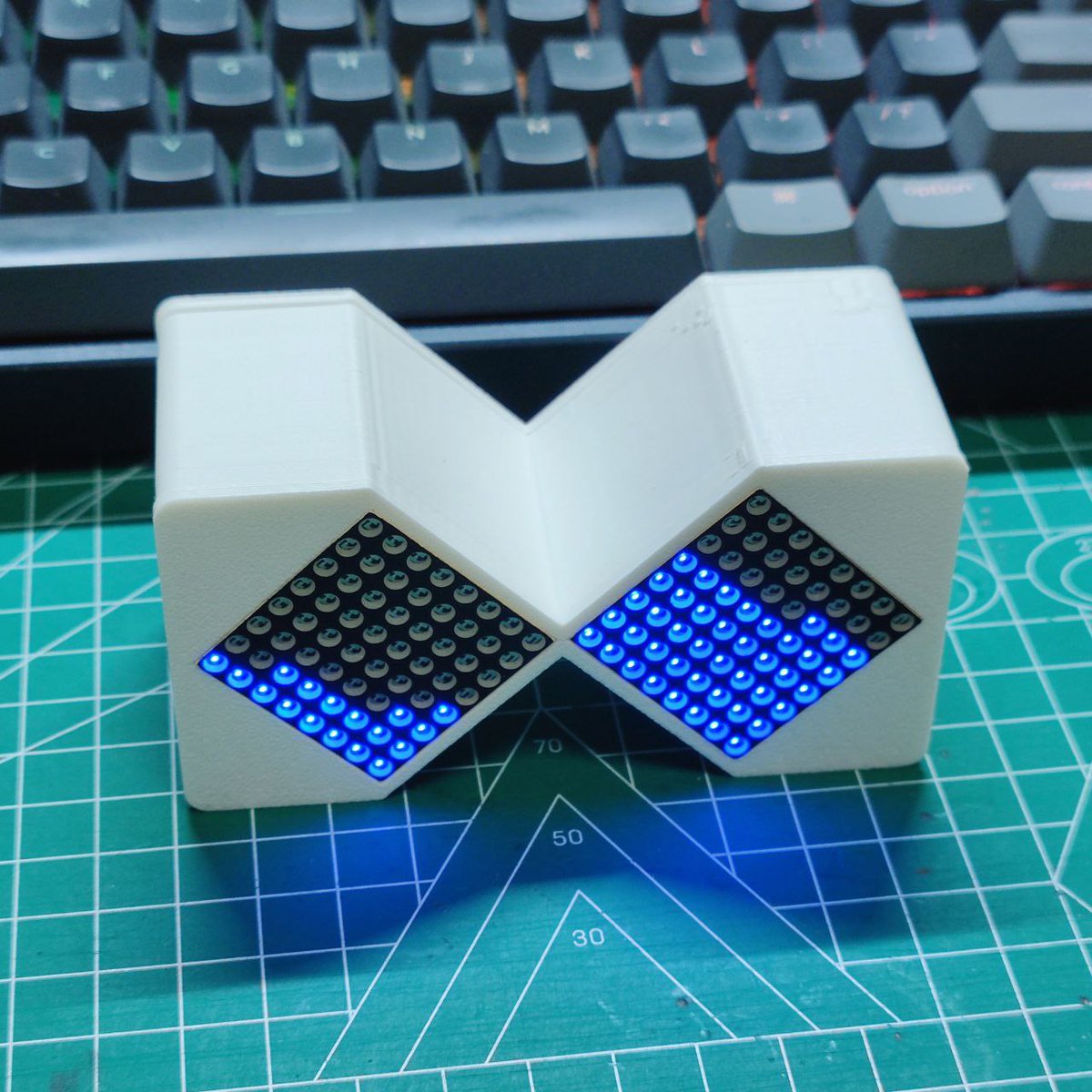 ohdarling88's tweet image. 把赛博沙漏整完了，既然用了 ESP8266，就顺便加上 Wi-Fi 时间同步和时钟显示。
#Arduino #ESP8266 #Hourglass