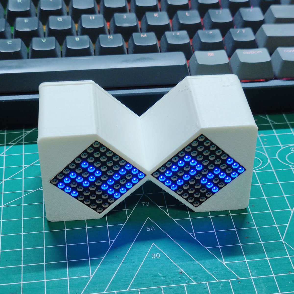 ohdarling88's tweet image. 把赛博沙漏整完了，既然用了 ESP8266，就顺便加上 Wi-Fi 时间同步和时钟显示。
#Arduino #ESP8266 #Hourglass