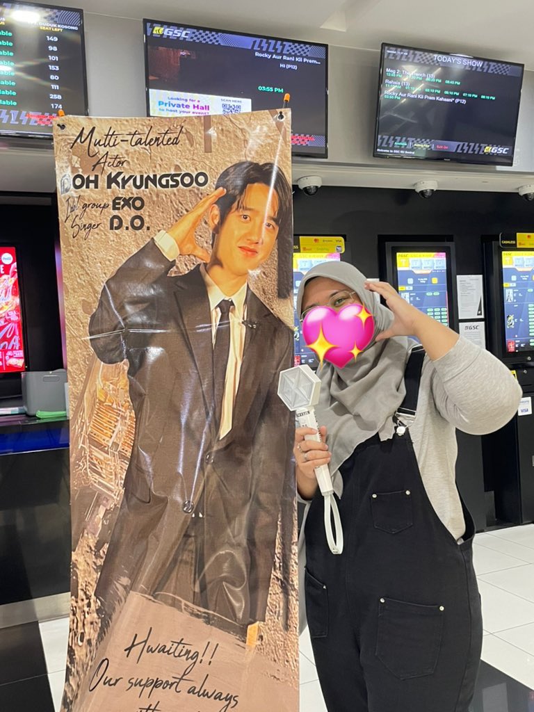 nurullnajwaa's tweet photo. had so much fun today! thankyou @DearEriCafe 🫶🏻 also kyungsoo acting never failed me! MAYDAY MAYDAY THIS IS HWANG SUN WOO 😭❤️ #TheMoonDate #EXO #DohKyungSoo #THEMOON https://t.co/75QbbaIvHJ