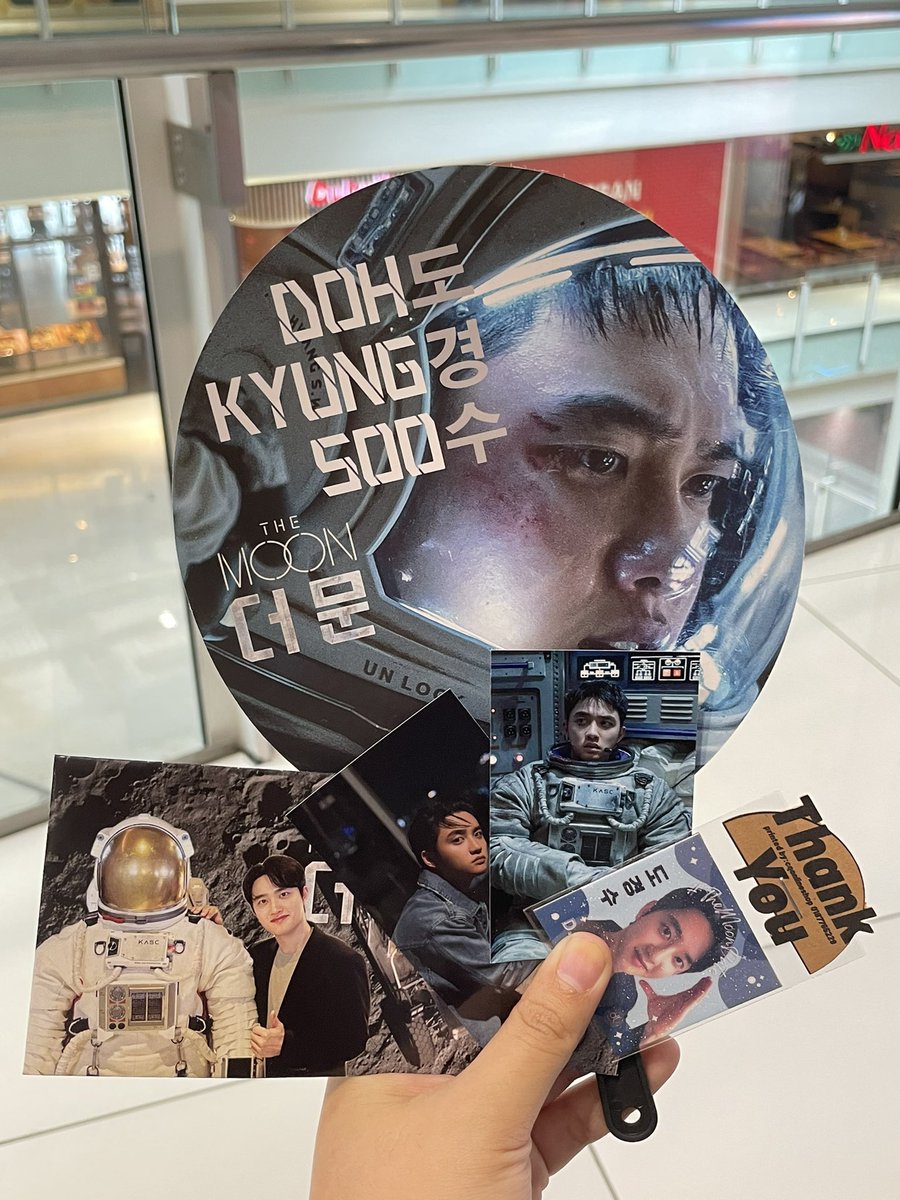 nurullnajwaa's tweet photo. had so much fun today! thankyou @DearEriCafe 🫶🏻 also kyungsoo acting never failed me! MAYDAY MAYDAY THIS IS HWANG SUN WOO 😭❤️ #TheMoonDate #EXO #DohKyungSoo #THEMOON https://t.co/75QbbaIvHJ