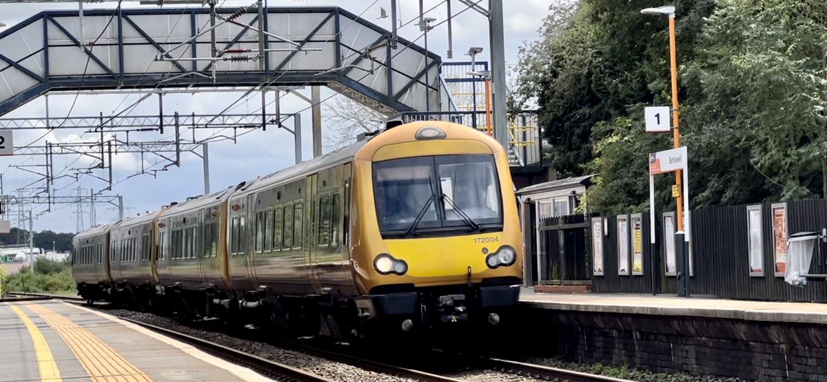 PlatformEdge1's tweet image. Afternoon all,

Here is 172004 + 172101 passing Berkswell heading to Doncaster Works from Tyseley L.M.D. #Class172