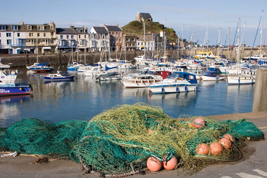 Ilfracombe is said to be haunted by the ghost of one of the murderers of Thomas à Beckett, Sir Will de Tracey. He hid on Crookham Common between Mortehoe and Ilfracombe where his daughter fed him bits of food.
#FolkloreSunday