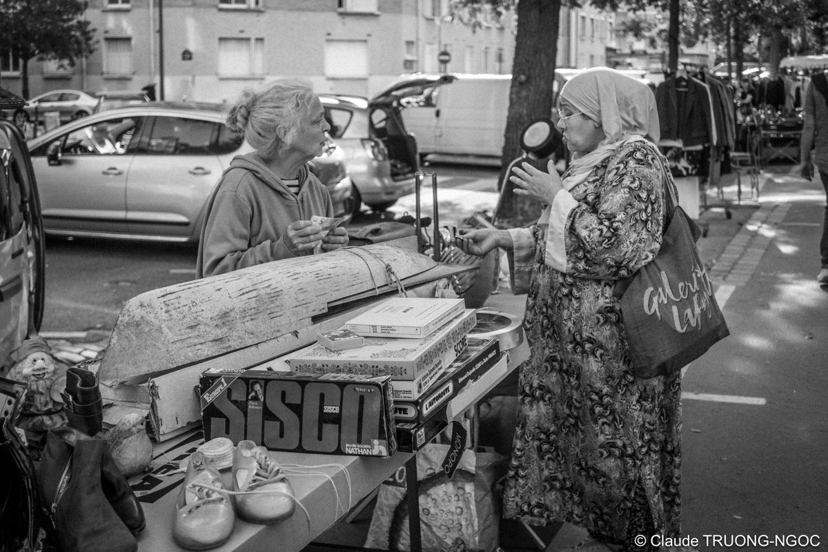Ctruongngoc's tweet photo. – « Drôles de gens que ces gens-là ! »
#Paris #PucesdeVanves #blackandwhitephotography #streetphotography #Photographie https://t.co/dW7LtT1vUQ