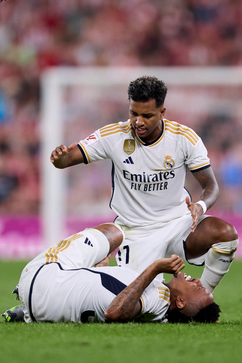 قطع في الرباط الصليبي للركبة لإيدير ميليتاو💔🖤