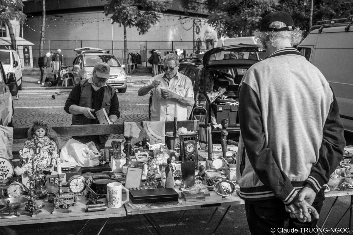 Ctruongngoc's tweet photo. – « Drôles de gens que ces gens-là ! »
#Paris #PucesdeVanves #blackandwhitephotography #streetphotography #Photographie https://t.co/iOGMkQuq3N
