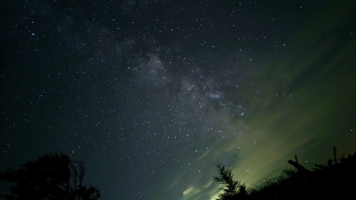 NeilBenedict215's tweet photo. I was fortunate enough to observe the Persied Meteor Showers last night. Some were very bright,  some zipped across the night sky. None were caught by my phone, but that's ok.
I did manage to capture the Starlink satellites. https://t.co/3T1q7xkwR5