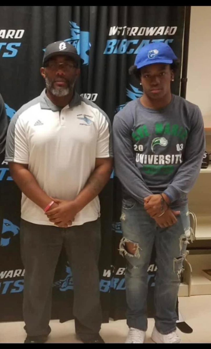 jetsweep33's tweet photo. I’m going to miss Devin Broughton take a Counter to the house in heaven  for your ole coach🙏🏾🙏🏾🙏🏾🥲https://t.co/Tt4wdAyq5d https://t.co/5aYJ45lDBJ