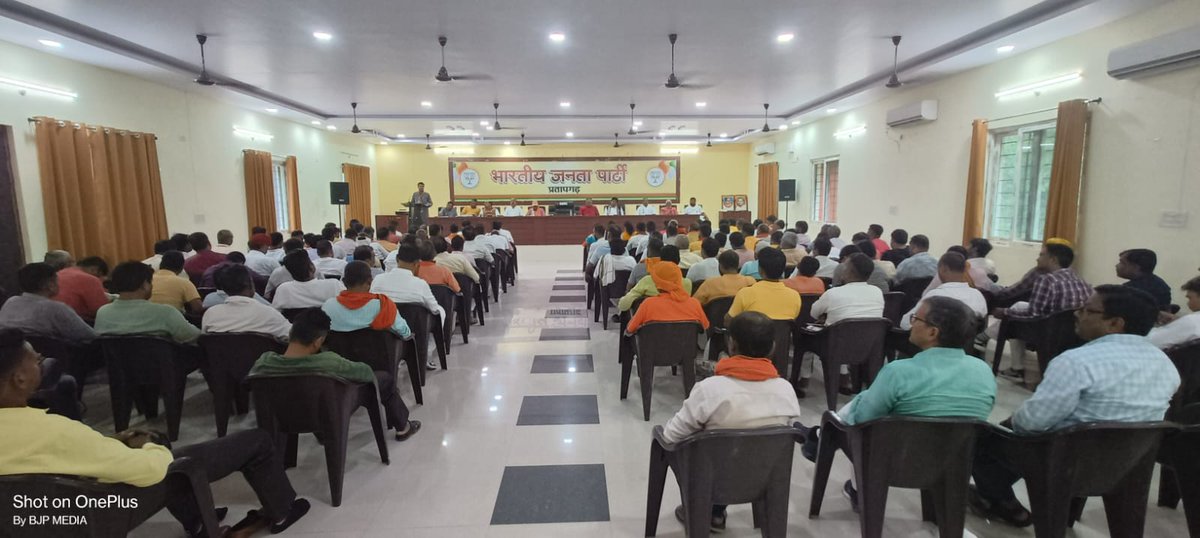 NagendraOffice's tweet photo. आज अपने प्रभारी जिले प्रतापगढ़ में भारतीय जनता पार्टी  के कार्यालय मैं आयोजित मेरे माटी  मेरा देश घर-घर तिरंगा अमृत महोत्सव के अवसर पर उपस्थित होने का अवसर प्राप्त हुआ इस कार्यक्रम में मौजूद भाजपा जिला अध्यक्ष हरिओम मिश्रा जी भाजप जिला पदाधिकारी मौजूद थे । https://t.co/ZeopUp8ezb