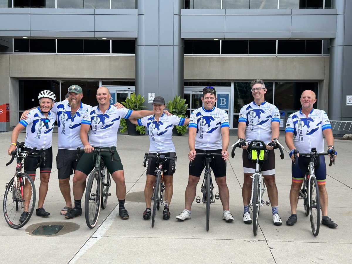 JenniferB75's tweet photo. Start and finish photos! Great Lakes Ride - 7 riders - 6 days - 1000kms! Raising $15,000 for ⁦⁦@CHFHope⁩ Thank you for all your strength! https://t.co/FZVFSZOQEw