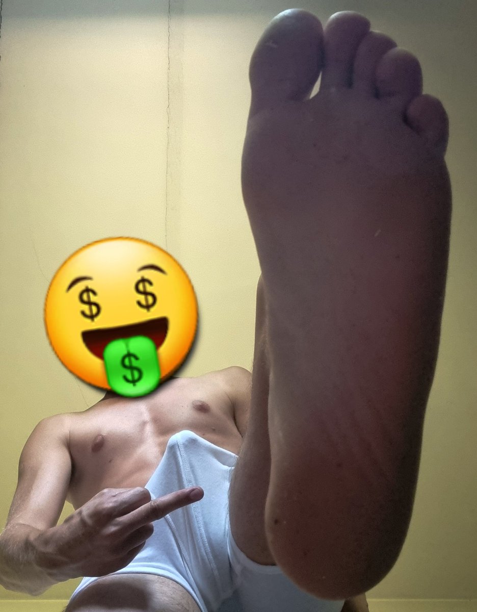 PiselloneOf's tweet photo. Buona domenica vermi 🦶🏻
Quanti omaggi oggi?🤑

#cashmaster #moneyslave #moneyslaves #schiavi #master #padrone #paypig #paypigs #paypiggieswanted #cashslaves #cazzone #piedi https://t.co/hmCuDoHY6h