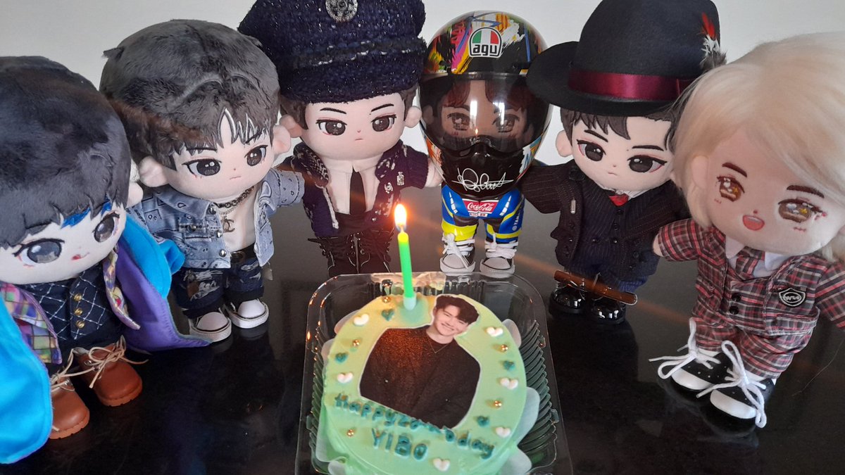 Bloodweaver1981's tweet photo. Celebrating a week late hahaha. Belated Happy Birthday to our Baobei Yibo. Keep moving forward to reach your potential ❤️. https://t.co/8XodD0vmUY
