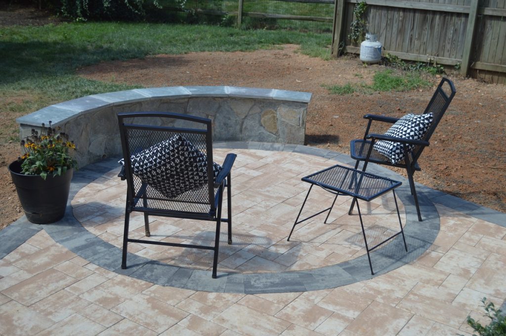 allentucklandsc's tweet image. Very happy with the results for this living space, and the stone steps were built at the rear door.  They open up to a serpentine patio of Nicolock Stoneridge pavers.                                           

#StoneSteps #PaverPatio #OutdoorEscape #NatureLovers #OutdoorLiving