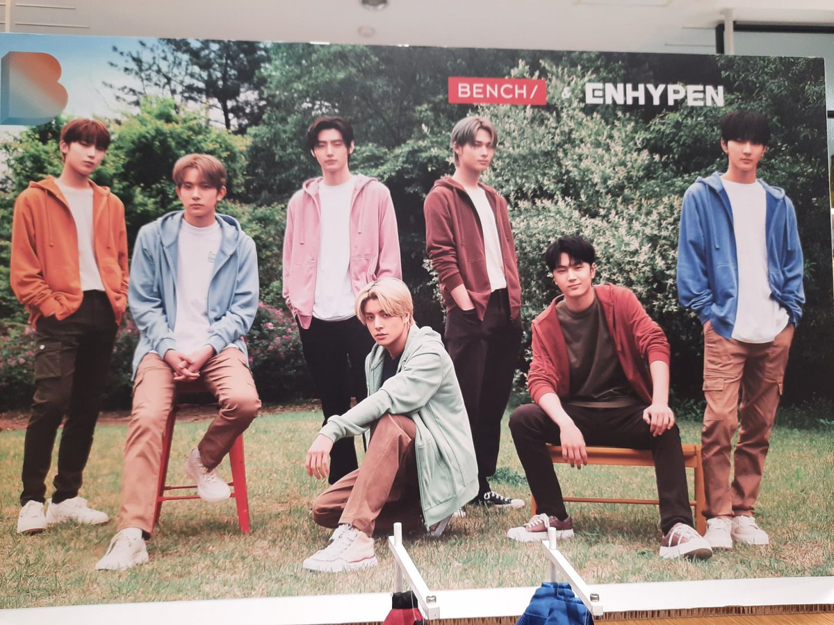 Ms_Opacarophile's tweet photo. Hi Boyfriends @ENHYPEN_members @ENHYPEN!!
 
Kukuha sana ako ng XL size kaso naka tingin kayong lahat XS nalang pala 🤣🤣🤣

#EnhypenxBench
#EnhypenForBench https://t.co/aRAMM4T70q