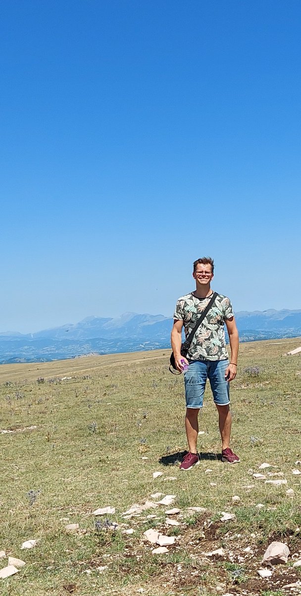 Plattekar's tweet photo. Loopt weer op eenzame hoogte te shinen. Platte.
#MonteSubasio https://t.co/7ALiemMwRc