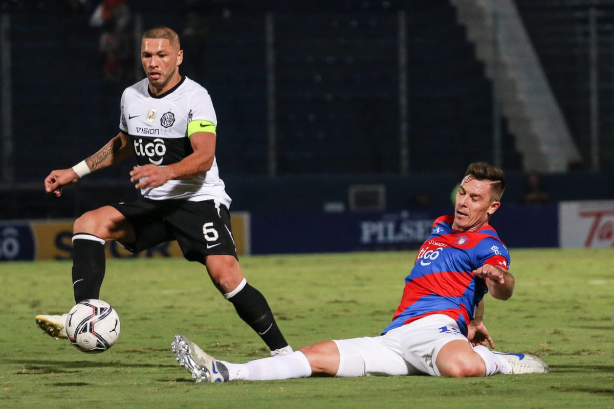 ➡️Viví el #Superclásico por La 1120AM y <a href="/Pelotadividida2/">Pelota Dividida</a>

🔵🔴C. Porteño vs ⚪️⚫️Olimpia

🏟️: La Olla
⏰Previa: 15:30
⚽️Partido: 16:30
🎙️Relata: #JoséGonzález
🎙️Comenta: <a href="/erikwismann/">Erik Wismann</a>
💻Coordina: <a href="/carlitosrojasca/">carfaroca</a>
📻Móviles: <a href="/VelazquezErwin/">Erwin Velazquez</a> y #EstebanMartínez

#ÚnicaEnFútbol #1120AM