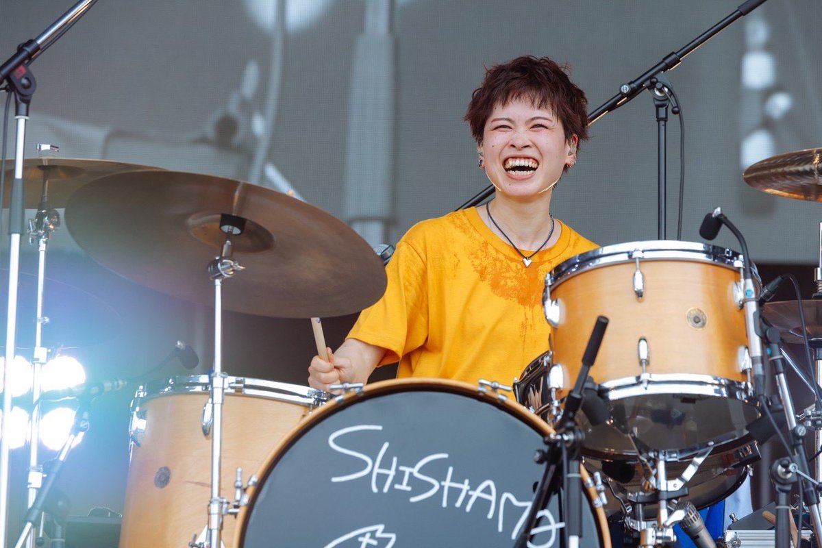 SHISHAMO_BAND's tweet photo. 「ROCK IN JAPAN FESTIVAL 2023」
無事終了‼️

LOTUS STAGE、めッッちゃくちゃデカかったーーー！👀✨
10年目にして初めて立ったロッキンのステージから見えたのは、最高の景色でした！
皆さんと忘れられない思い出を作ることができて本当に嬉しかったです❣️
ありがとうございました🙌(吉川)
#RIJF2023 https://t.co/NUDOQfg9Bb