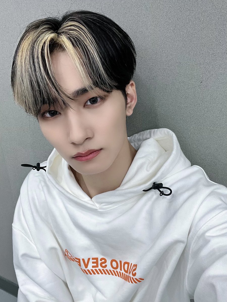 by_EPEX's tweet photo. [#제프]

🤍🖤🩶

#EPEX #이펙스 #JEFF #제프 #젶프프 https://t.co/BhlE3pB3Gb