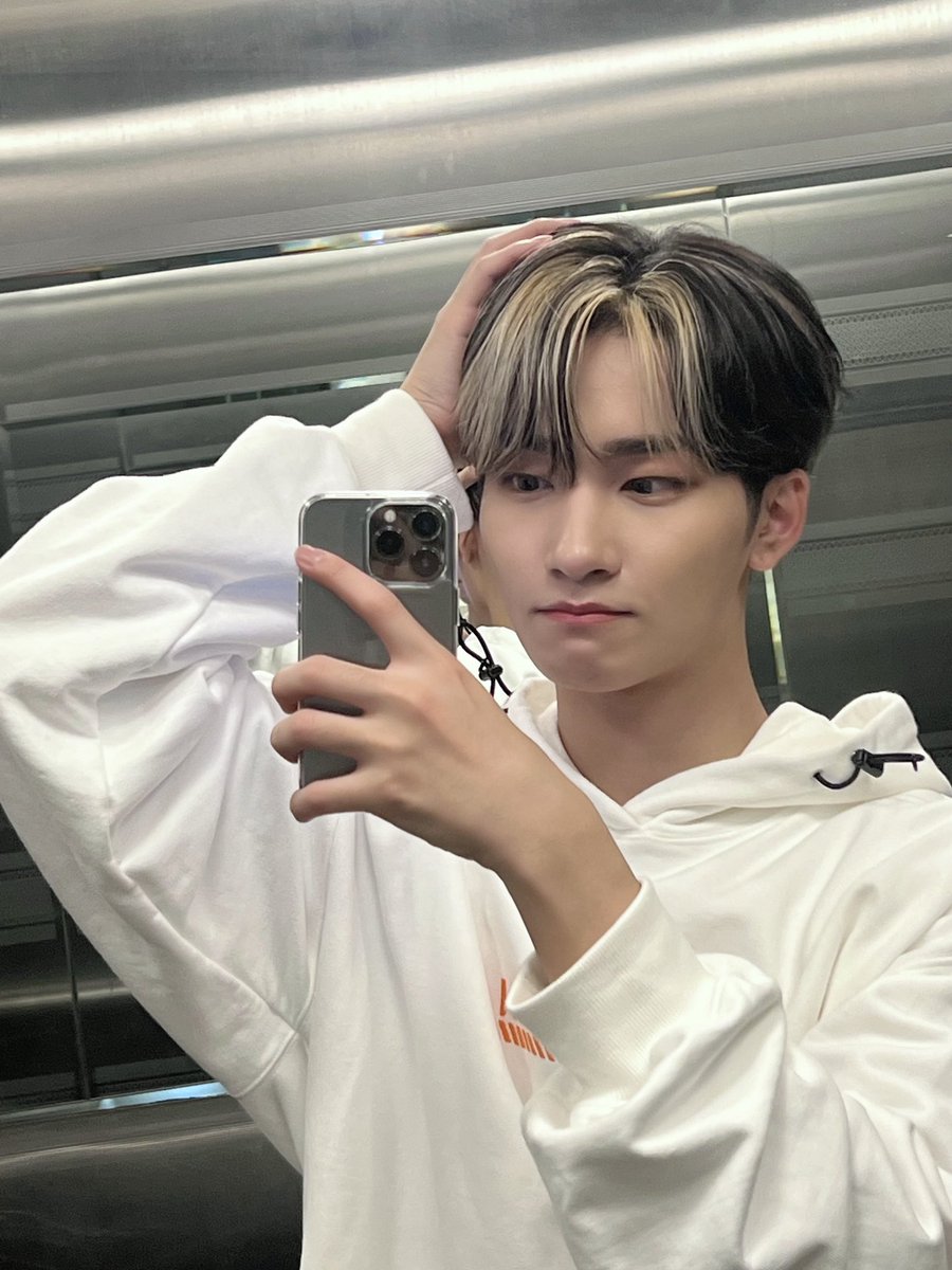 by_EPEX's tweet photo. [#제프]

🤍🖤🩶

#EPEX #이펙스 #JEFF #제프 #젶프프 https://t.co/BhlE3pB3Gb