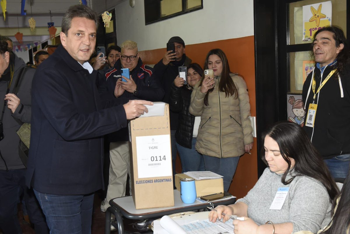 Empezaron las #PASO. Sergio Massa madrugada y ya votó en #Tigre