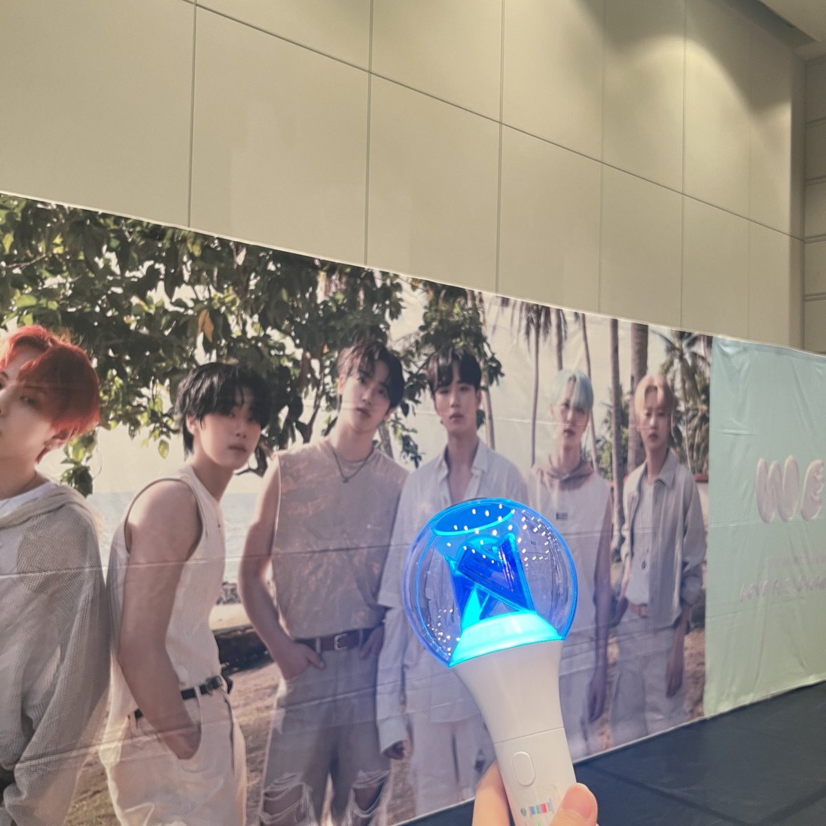 WEi_STAFF's tweet photo. [#아이봉여행일지]

루아이 안녕안녕~~~ 👋
주말에도 우리보러와줘서 고마워🐱

#위아이 #WEi https://t.co/wMtp8wnwQt
