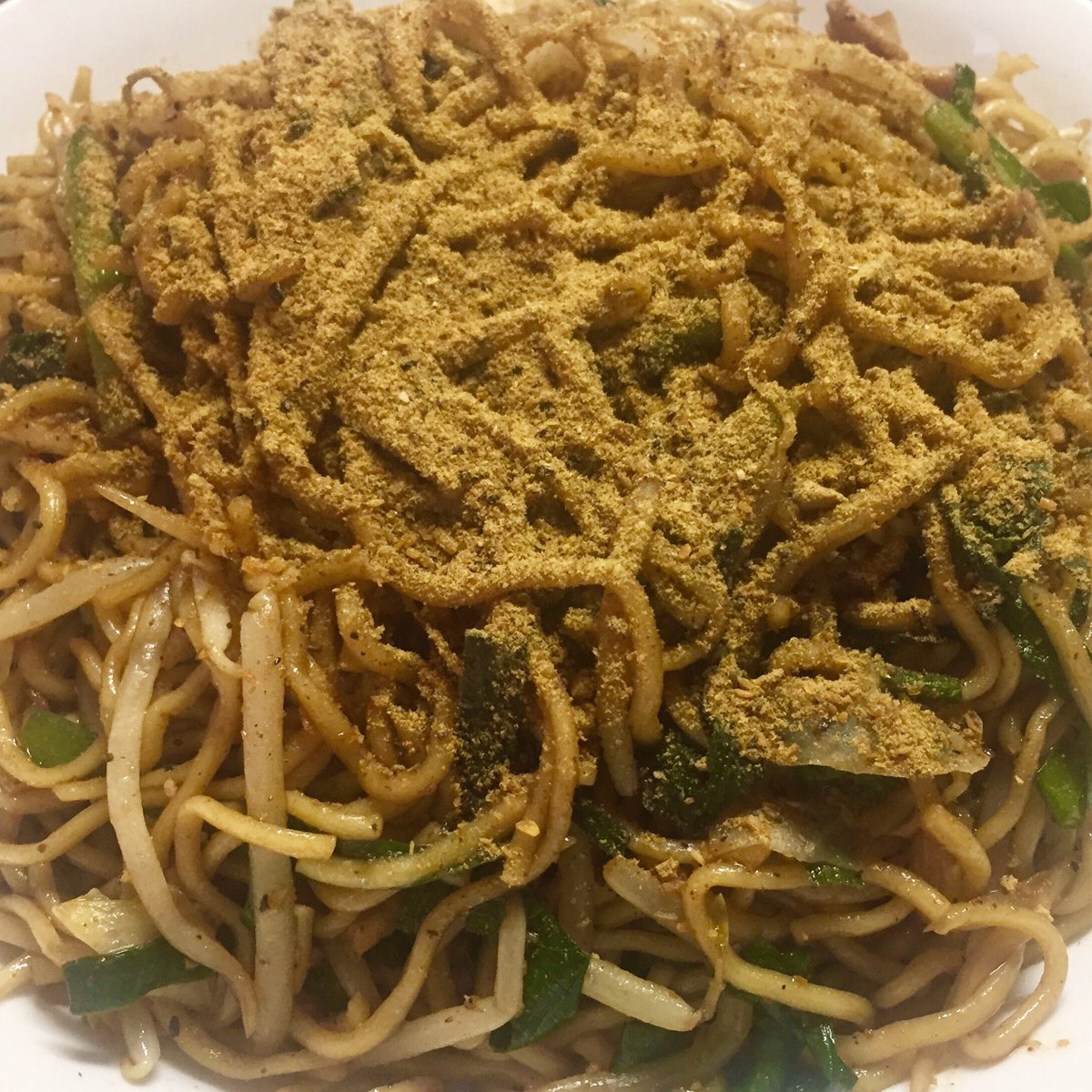 JuniDopeFresco's tweet photo. 我が東海地方のソースを独自に調合し、出し殻から作った魚粉をたっぷり使って、焼きそばとしました。 美味い😋
#焼きそば #麺類 #夜ご飯 https://t.co/6HAILQf6Br