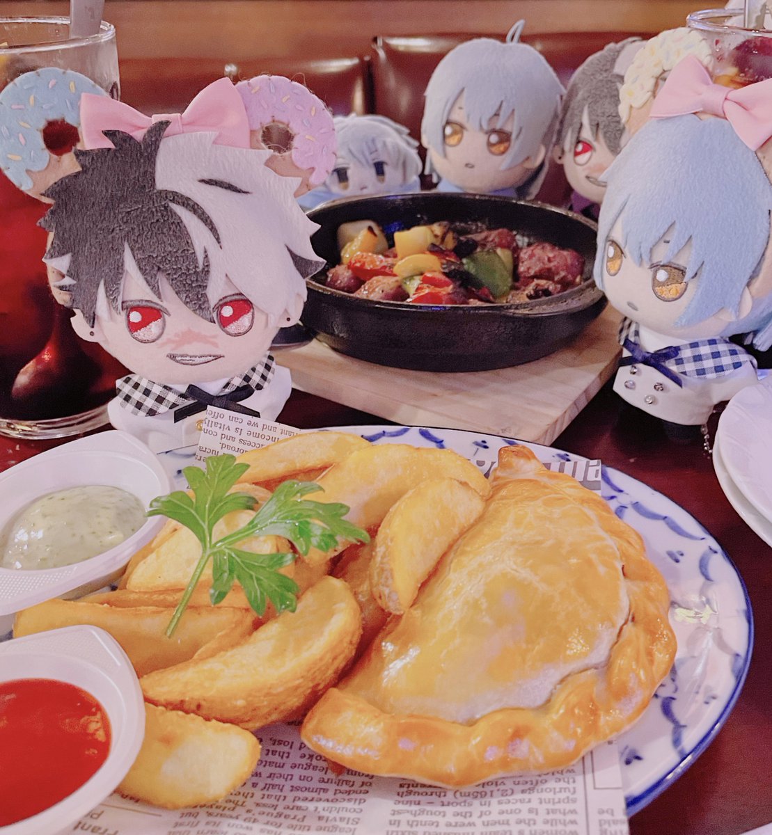 「行ってきたブラくんに至近距離でお肉を見せてあげました喜んでました」|にゃん吉🐺のイラスト